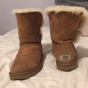 Chestnut Short Boot Ugg with Bailey Button